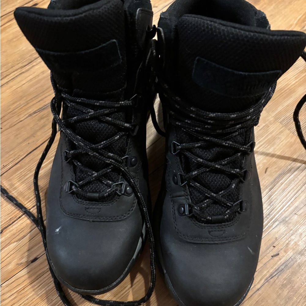 Columbia Men's Black Outdoor Hiking Boots - Picture 2 of 6